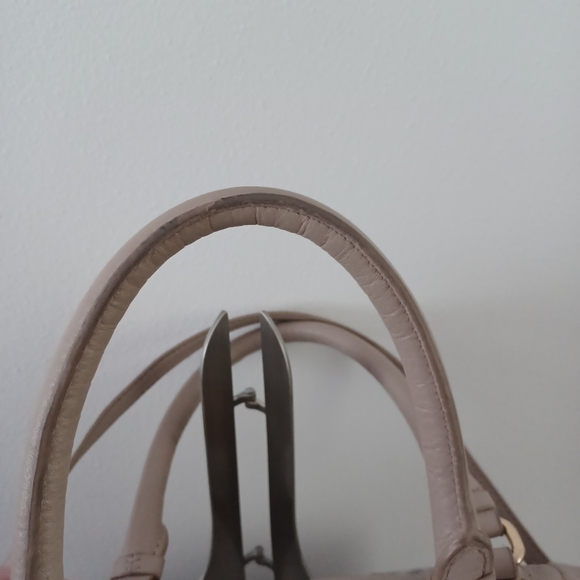Vince Camuto Leather Unique vintage snap sides bag in taupe - Picture 4 of 8